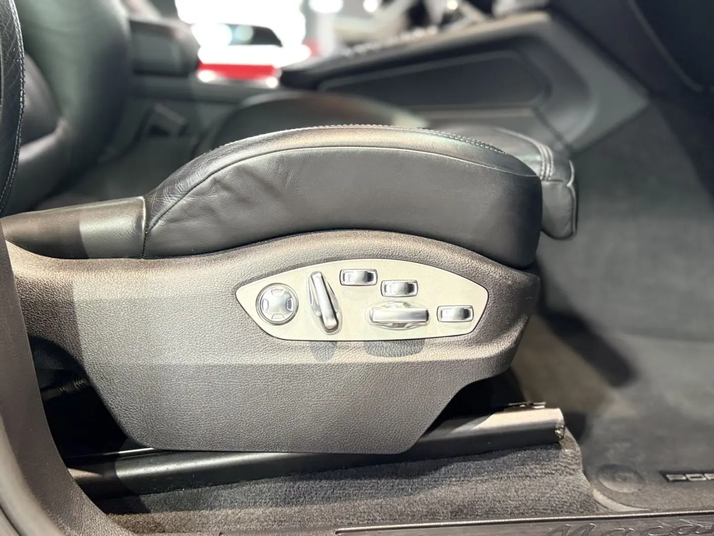 Macan NAVI+LED