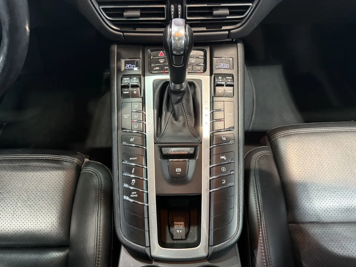 Macan NAVI+LED