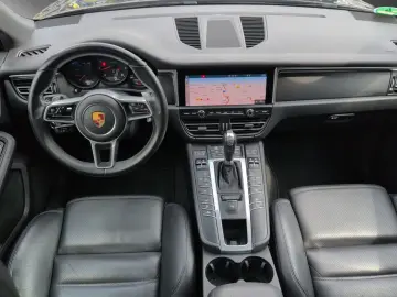 Macan PDK,Panorama,Leder,Navi,wenigKM!!!