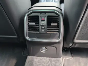 Macan PDK,Panorama,Leder,Navi,wenigKM!!!