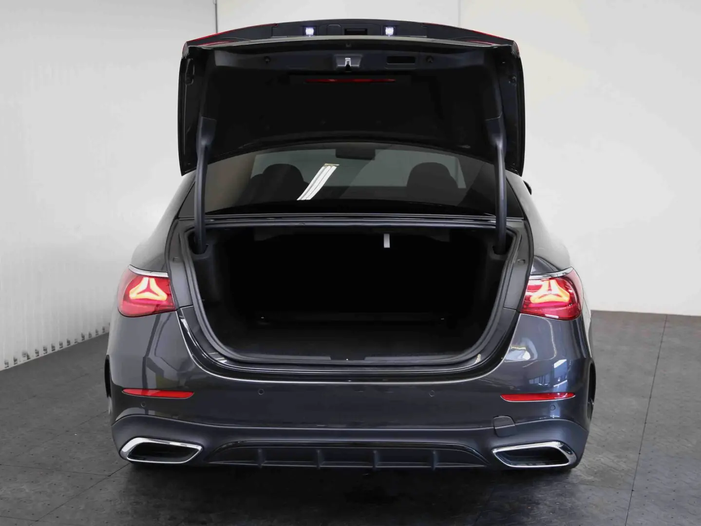 E 200 AMG NIGHT*Totwinkel*MBUX*Keyless*19