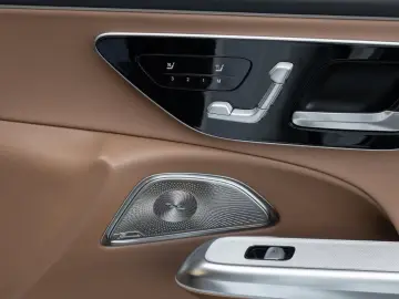 Mercedes-Benz E 300 e 4M AMG/Digital/Pano/Burm4D