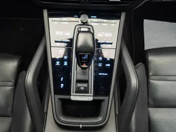 Porsche Cayenne E-Hybrid Platinum Edition