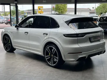 Cayenne Turbo S E-Hybrid NP 207.647€ *Voll*