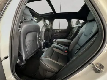 XC60 T8 AWD Recharge R-Design Glasd 21'' PilotAs