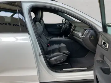 XC60 T8 AWD Recharge R-Design Glasd 21'' PilotAs
