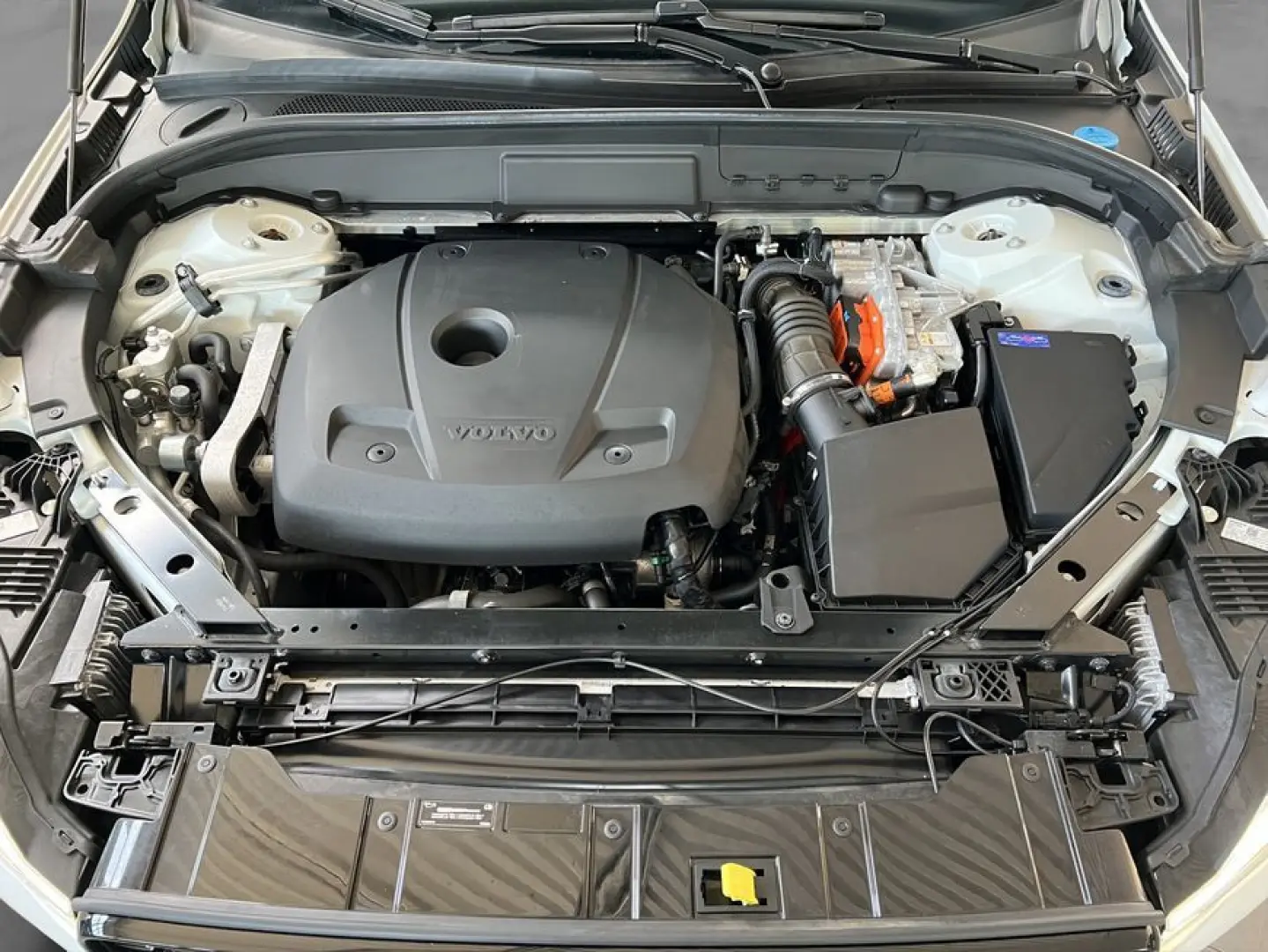 XC60 T8 AWD Recharge R-Design Glasd 21'' PilotAs