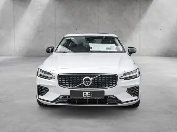 S60 T8 Twin Engine AWD Ultimate Dark Plug-InE6