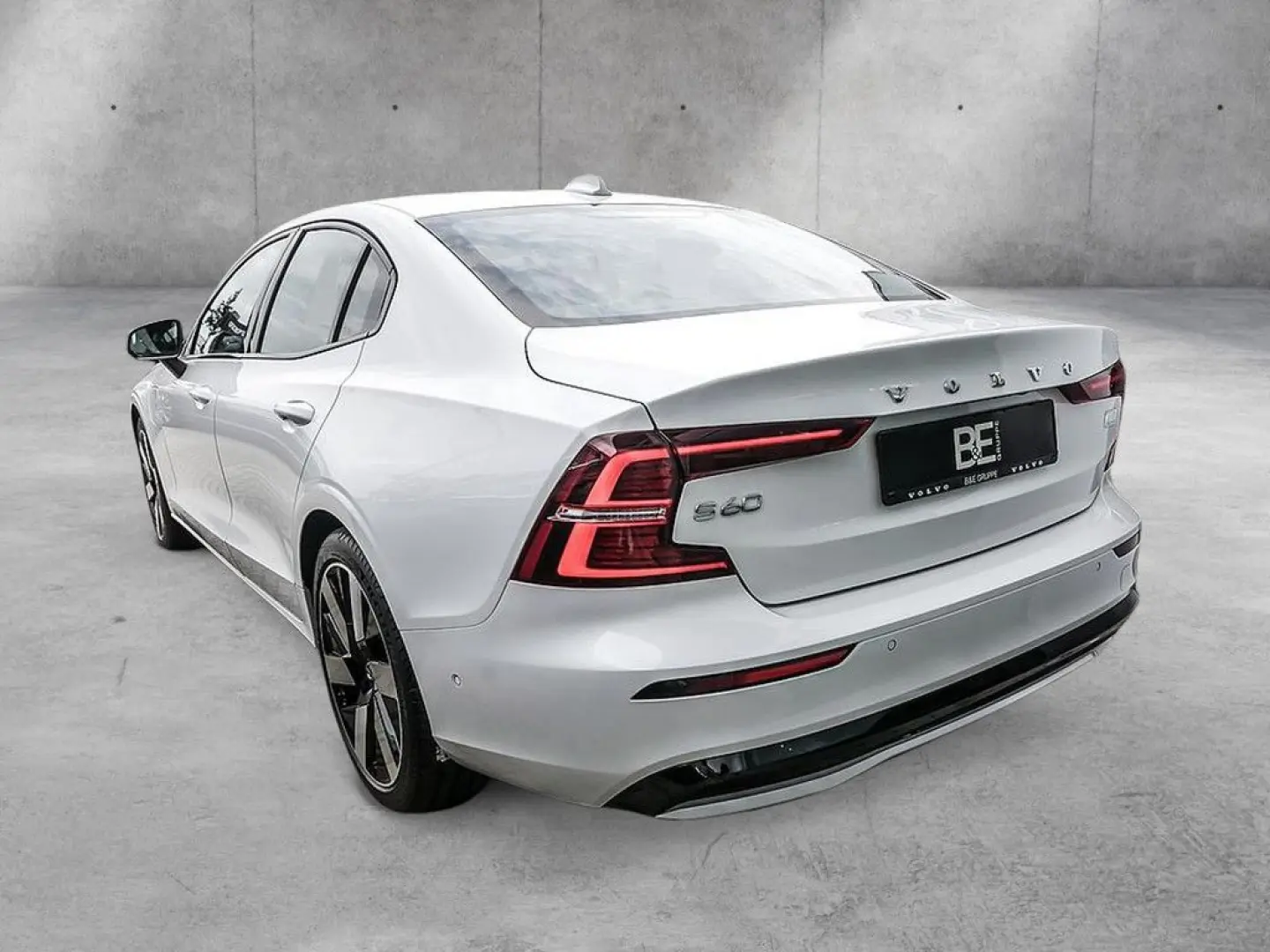 S60 T8 Twin Engine AWD Ultimate Dark Plug-InE6