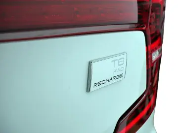 S60 T8 Twin Engine AWD Ultimate Dark Plug-InE6