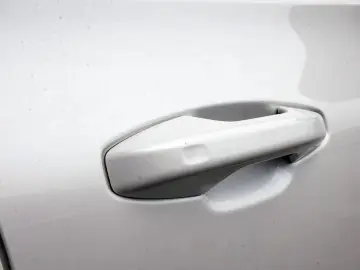 S60 T8 Twin Engine AWD Ultimate Dark Plug-InE6