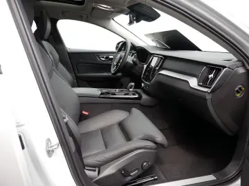 S60 T8 Twin Engine AWD Ultimate Dark Plug-InE6
