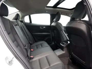 S60 T8 Twin Engine AWD Ultimate Dark Plug-InE6