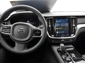 S60 T8 Twin Engine AWD Ultimate Dark Plug-InE6