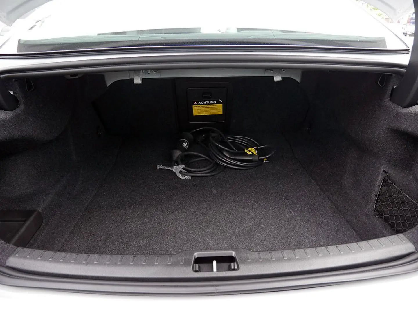 S60 T8 Twin Engine AWD Ultimate Dark Plug-InE6
