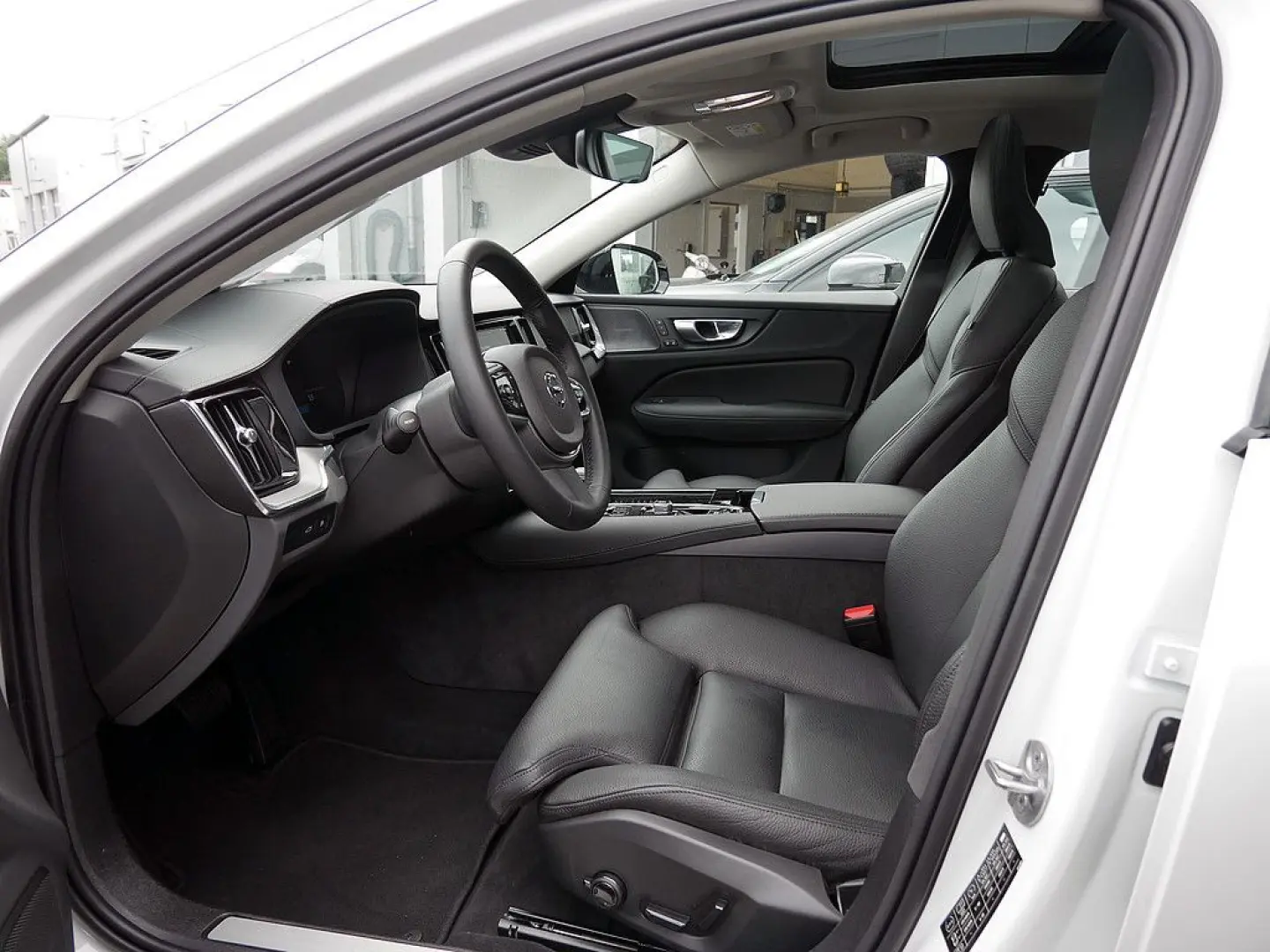 S60 T8 Twin Engine AWD Ultimate Dark Plug-InE6