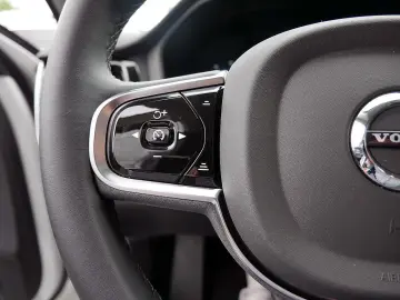 S60 T8 Twin Engine AWD Ultimate Dark Plug-InE6