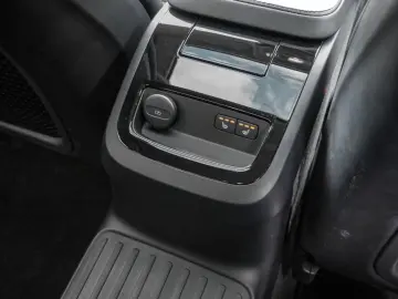 S90 T8 Ultimate Dark Recharge Plug-In Hybrid AWD