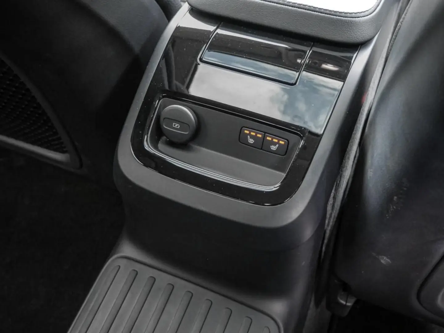 S90 T8 Ultimate Dark Recharge Plug-In Hybrid AWD