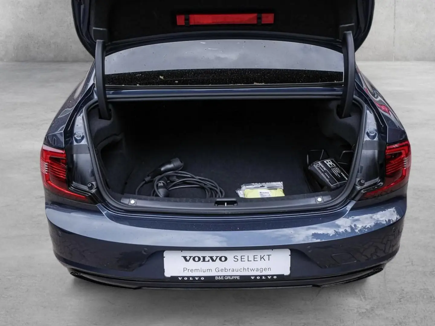 S90 T8 Ultimate Dark Recharge Plug-In Hybrid AWD
