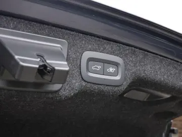 S90 T8 Ultimate Dark Recharge Plug-In Hybrid AWD