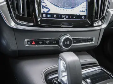 S90 T8 Ultimate Dark Recharge Plug-In Hybrid AWD