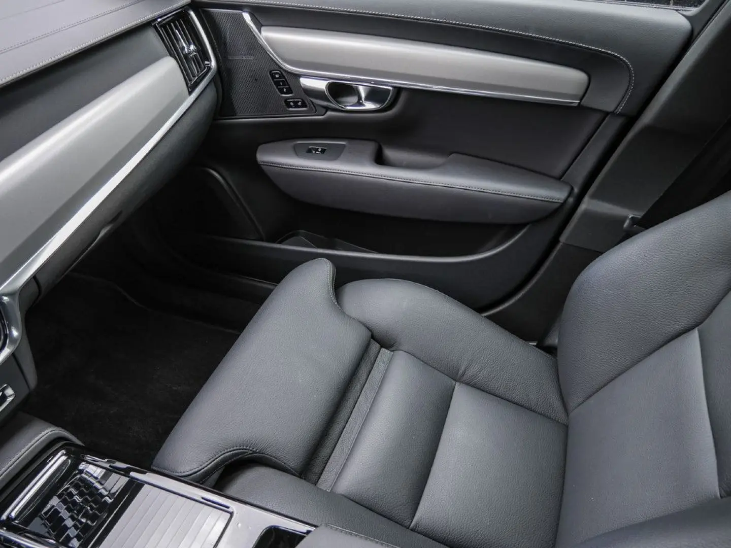 S90 T8 Ultimate Dark Recharge Plug-In Hybrid AWD