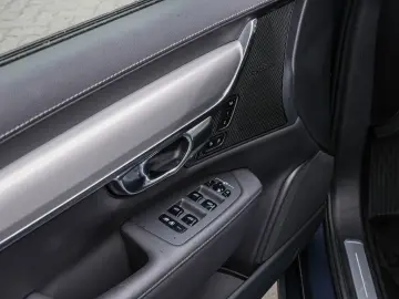 S90 T8 Ultimate Dark Recharge Plug-In Hybrid AWD