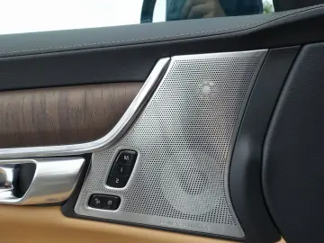 S90 Recharge Ultimate Brigh T8 AWD B&W/PANO/LUFT
