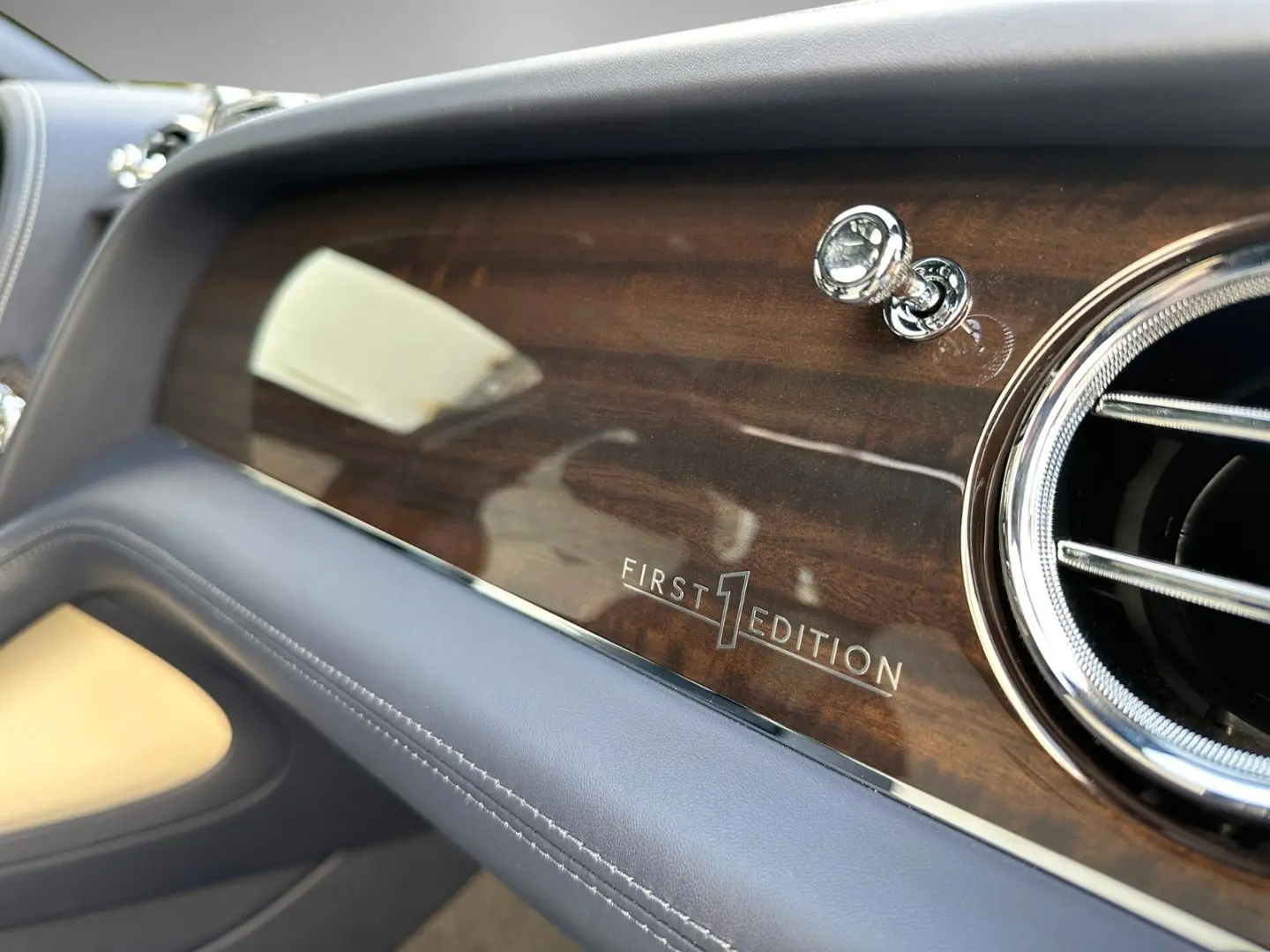Bentayga V8 First Edition 1.Hand BentleyGarantie