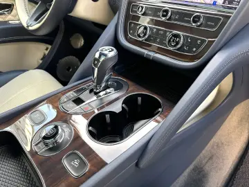 Bentayga V8 First Edition 1.Hand BentleyGarantie