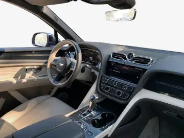 New Bentayga EWB V8 Azure First Edition