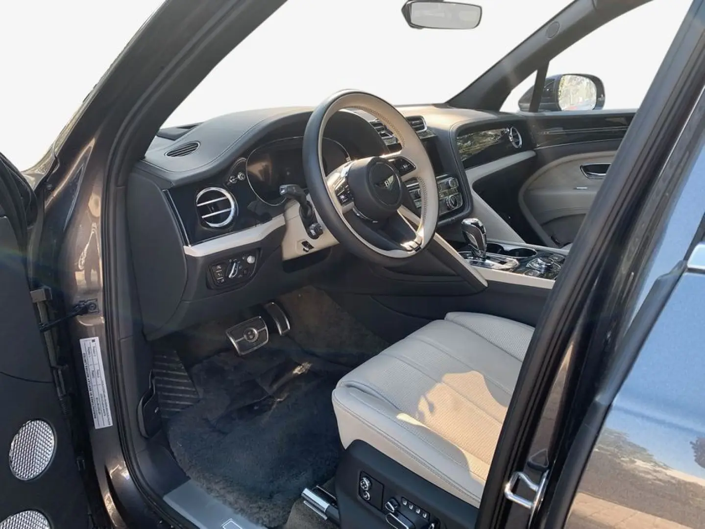New Bentayga EWB V8 Azure First Edition