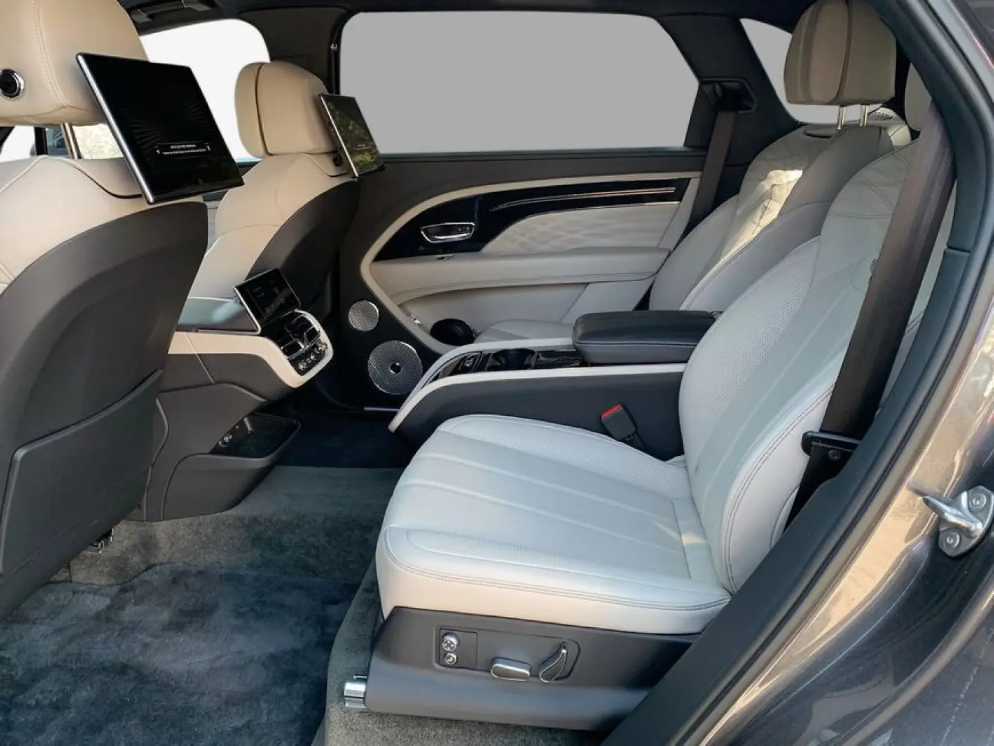 New Bentayga EWB V8 Azure First Edition