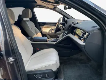 New Bentayga EWB V8 Azure First Edition