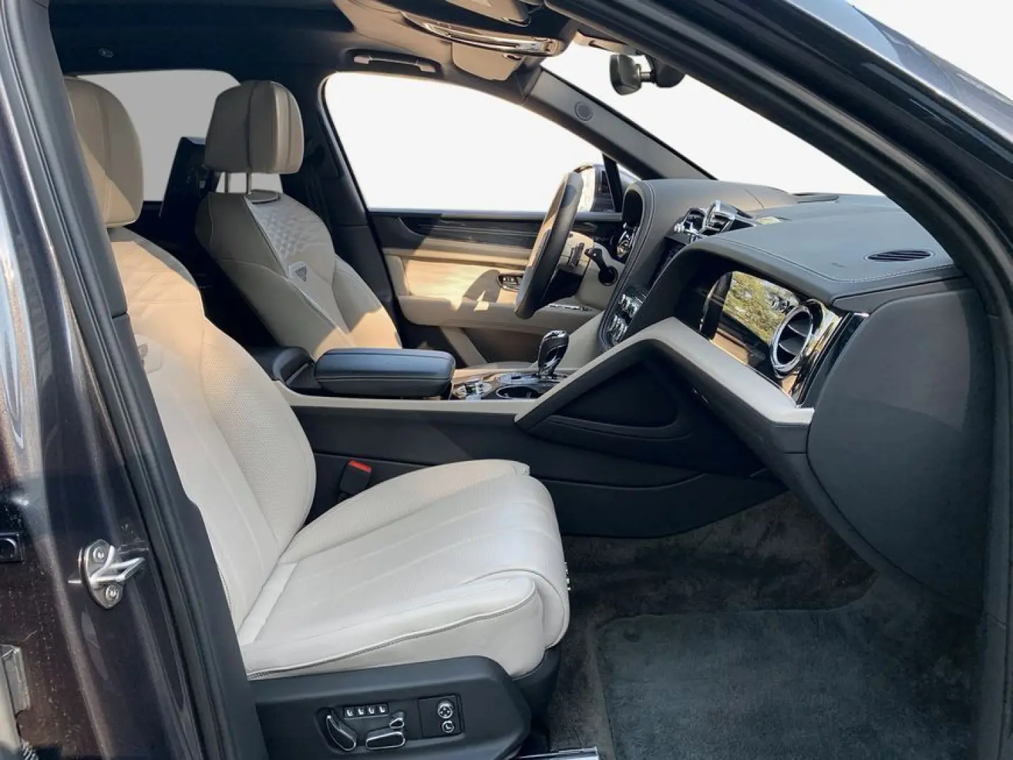 New Bentayga EWB V8 Azure First Edition
