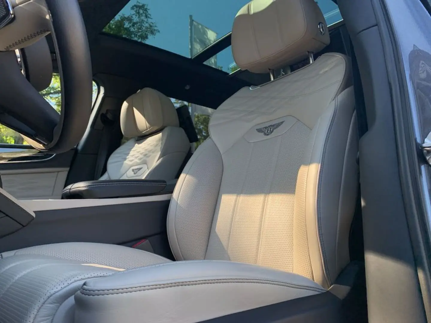 New Bentayga EWB V8 Azure First Edition