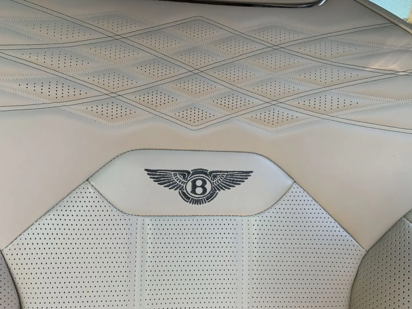 New Bentayga EWB V8 Azure First Edition
