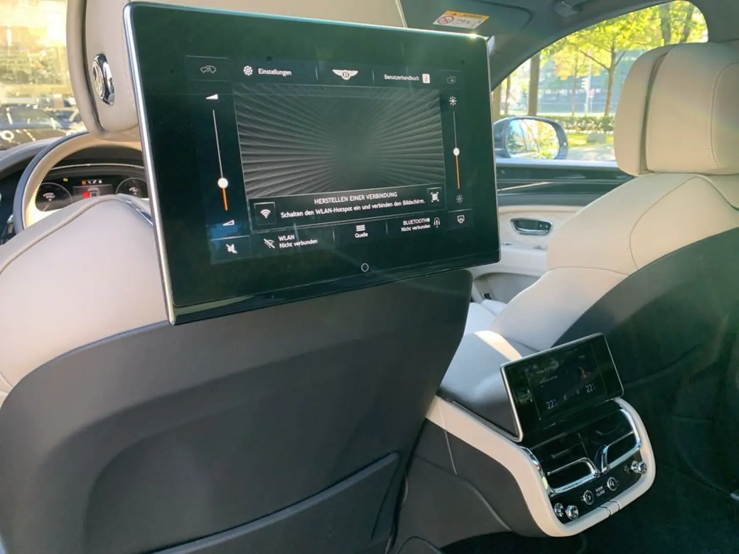 New Bentayga EWB V8 Azure First Edition