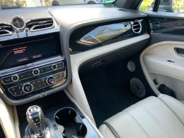 New Bentayga EWB V8 Azure First Edition