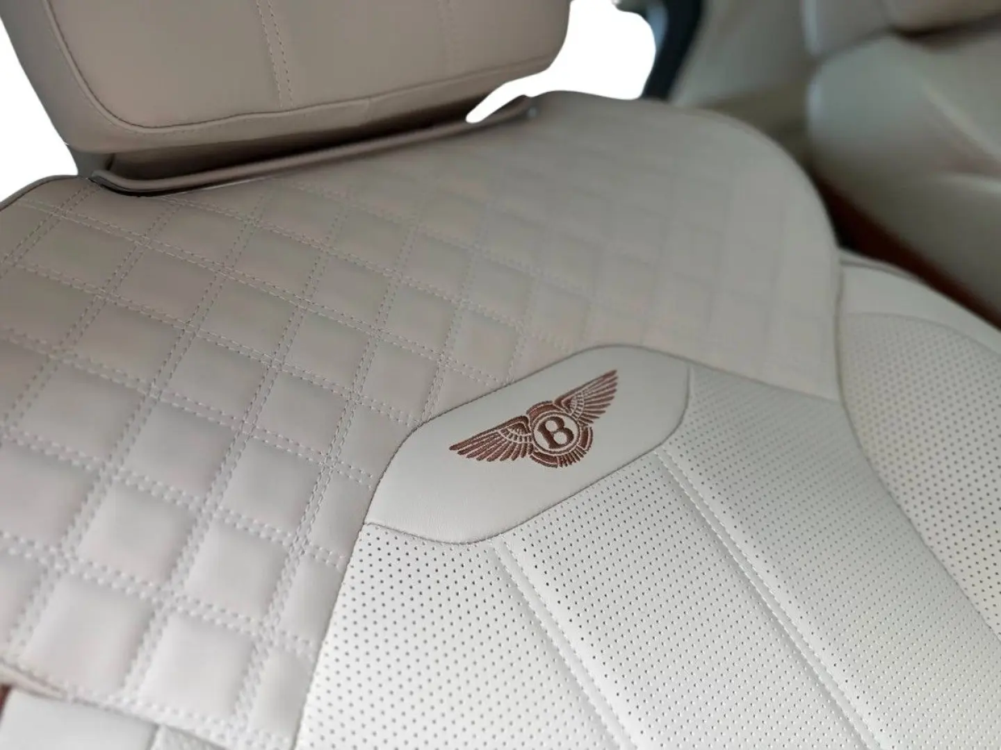 Bentayga  Azure °PANO°HUD°360°MEM°NAIM°ACC°SOFT°