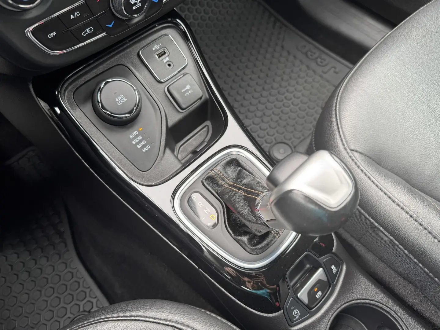 Compass 2.0 AT Limited 4WD Navi Leder PanoDach