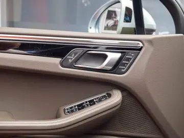 Porsche Macan S