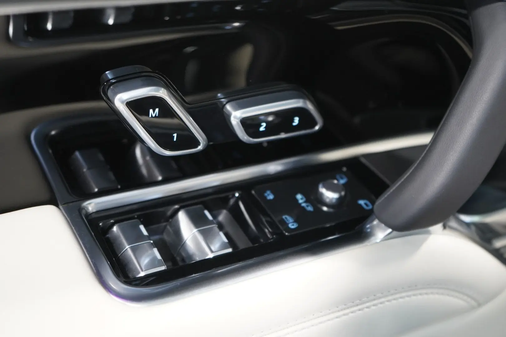Range Rover D350 / PANORMA / SHADOW / 23-Zoll /
