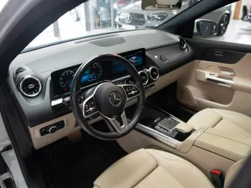 MERCEDES-BENZ GLA 250/LIVRARE IMEDIATA DIN STOC