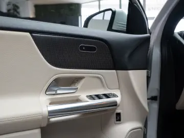 MERCEDES-BENZ GLA 250/LIVRARE IMEDIATA DIN STOC