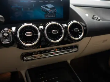 MERCEDES-BENZ GLA 250/LIVRARE IMEDIATA DIN STOC