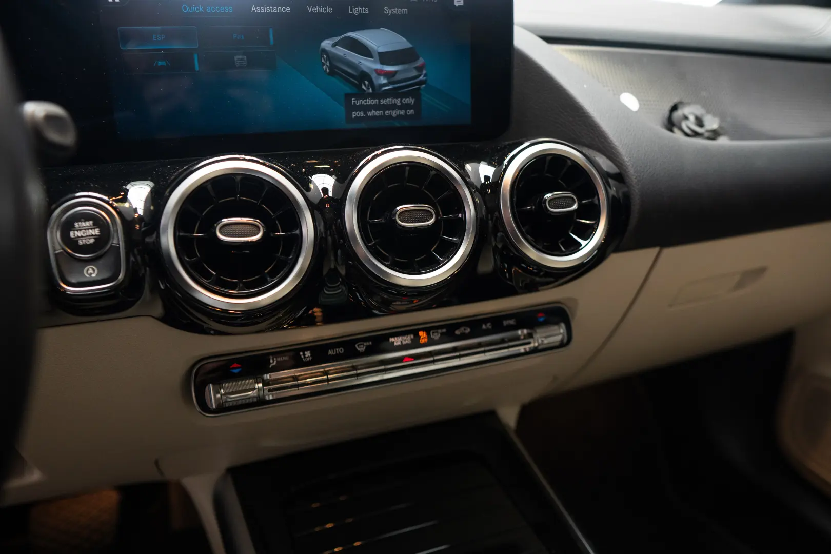MERCEDES-BENZ GLA 250/LIVRARE IMEDIATA DIN STOC