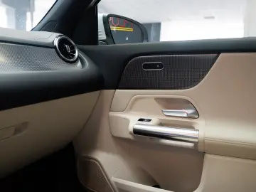 MERCEDES-BENZ GLA 250/LIVRARE IMEDIATA DIN STOC