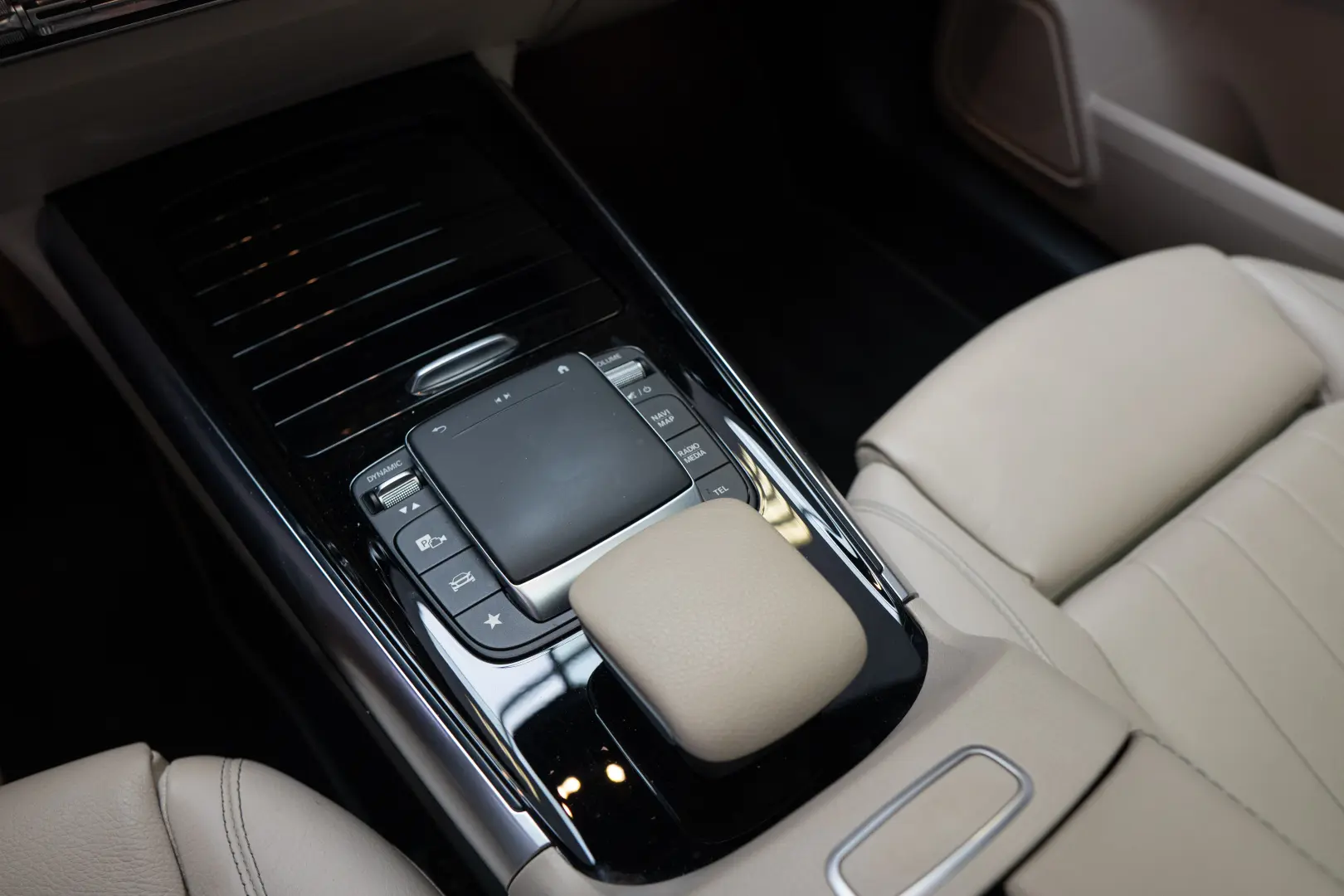MERCEDES-BENZ GLA 250/LIVRARE IMEDIATA DIN STOC